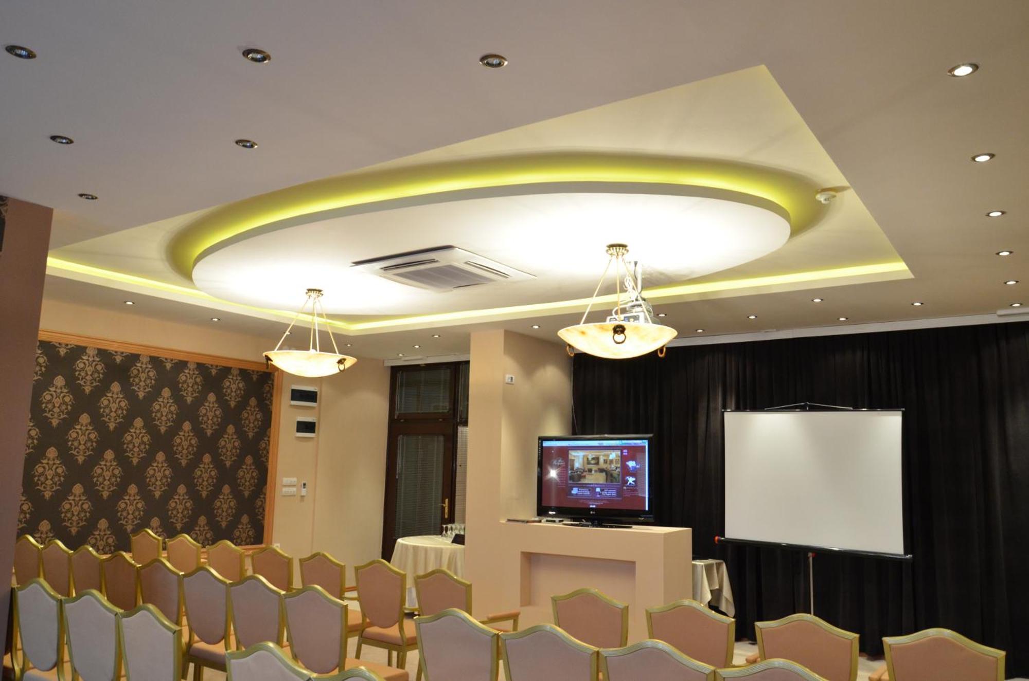 The Regent Club Hotel Ni Buitenkant foto