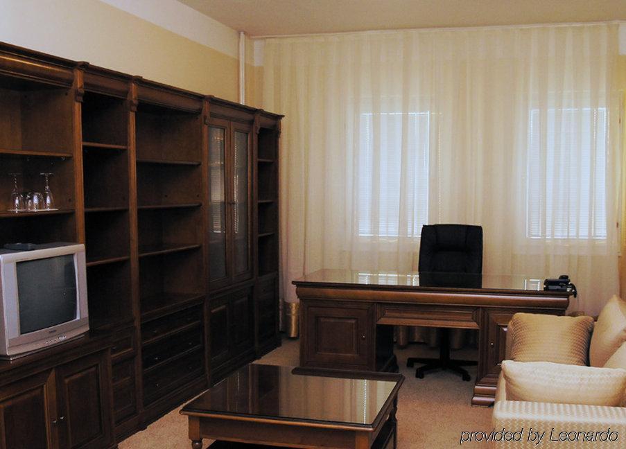 The Regent Club Hotel Ni Buitenkant foto