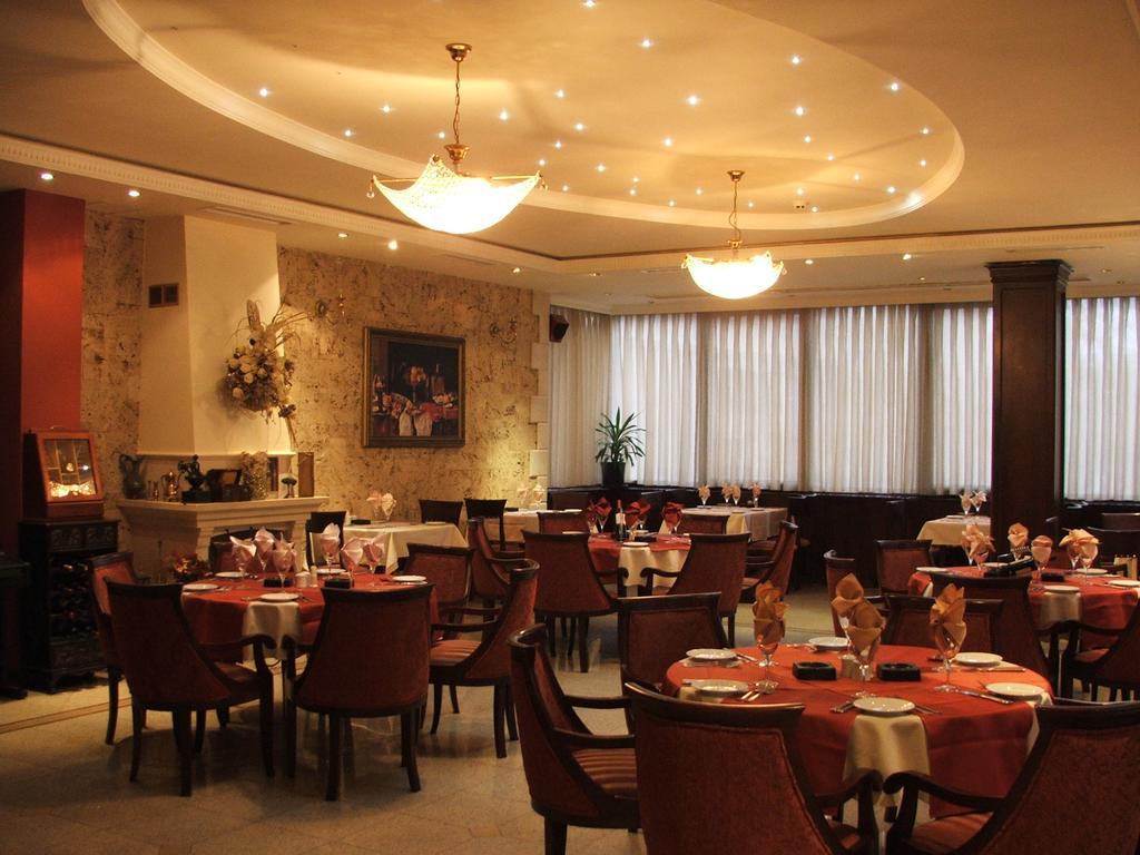 The Regent Club Hotel Ni Buitenkant foto