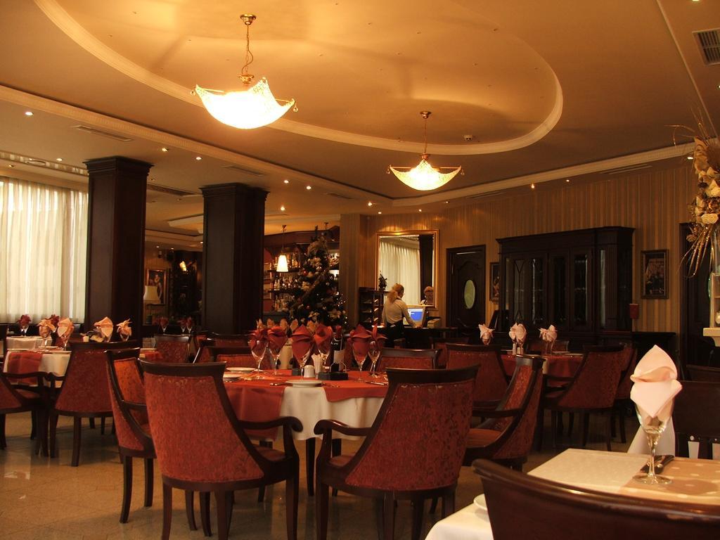 The Regent Club Hotel Ni Buitenkant foto