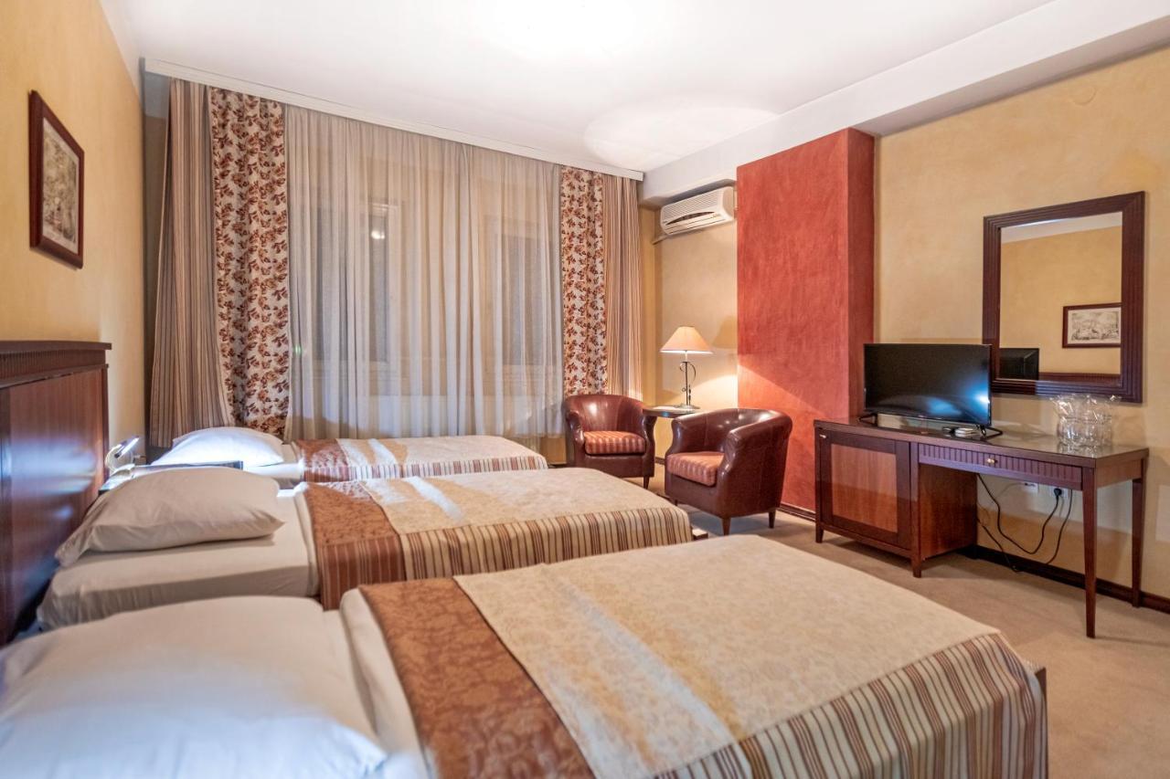 The Regent Club Hotel Ni Buitenkant foto