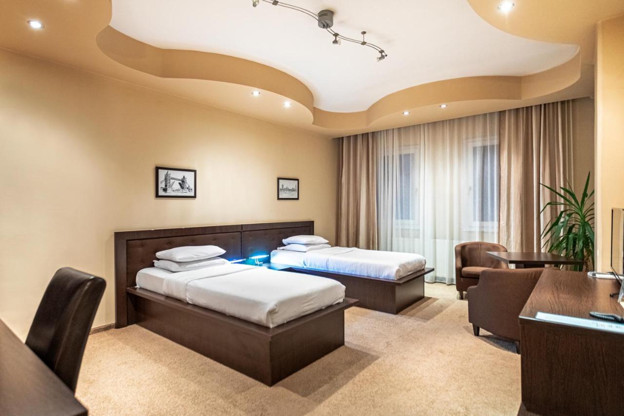 The Regent Club Hotel Ni Buitenkant foto