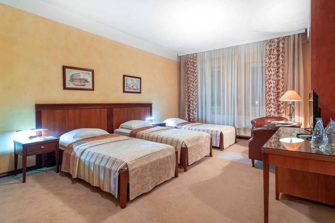 The Regent Club Hotel Ni Buitenkant foto