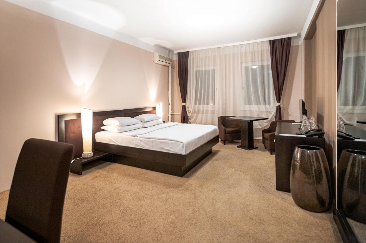 The Regent Club Hotel Ni Buitenkant foto