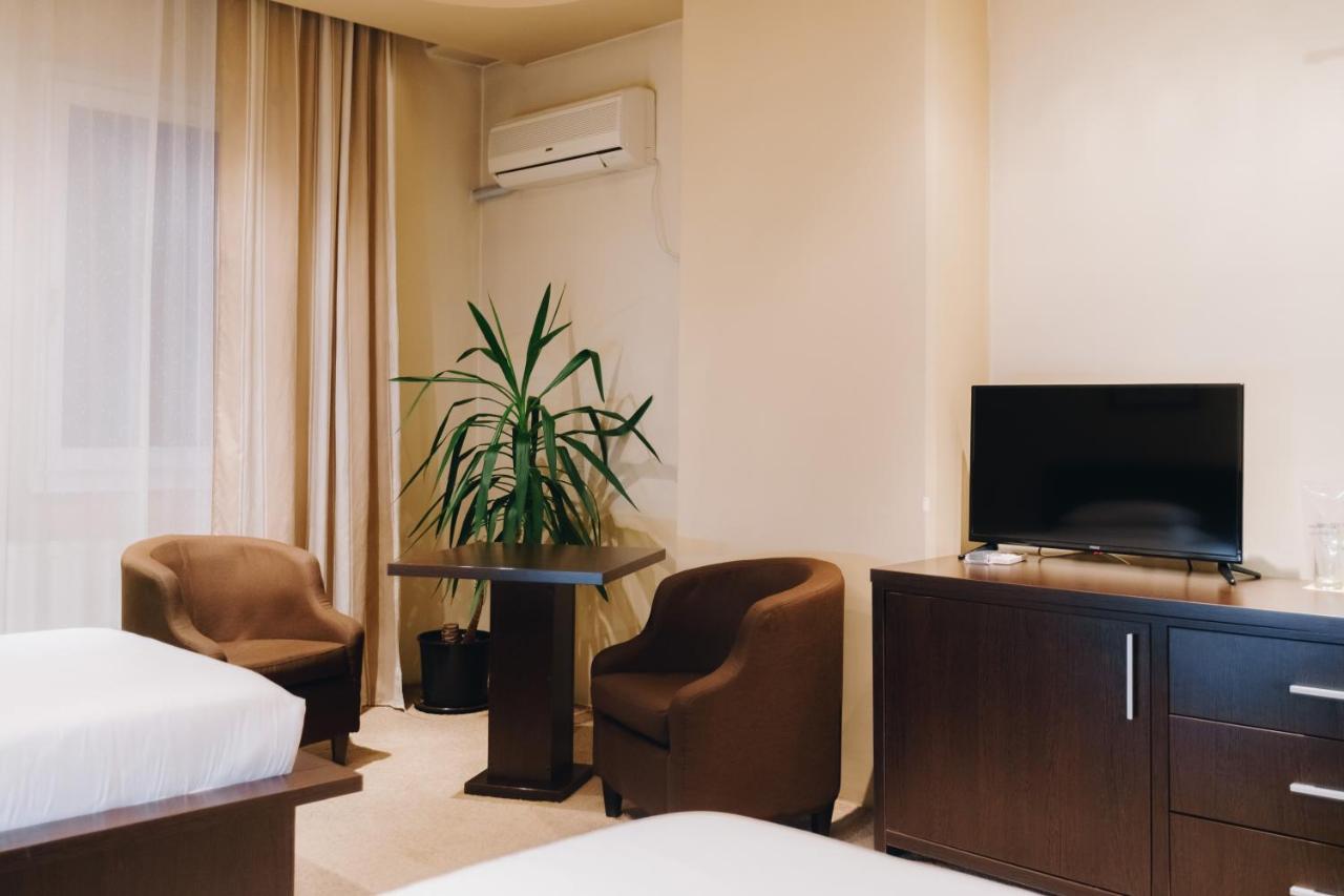 The Regent Club Hotel Ni Buitenkant foto